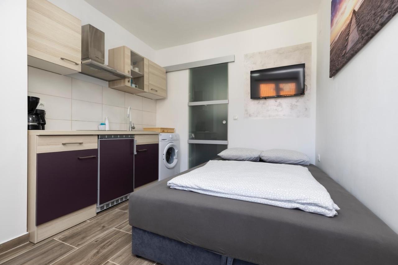 Studio Apartment Pinetree - Mali Lošinj Exteriör bild